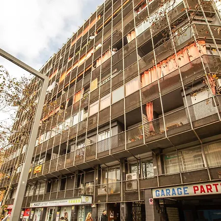 Ebe1par1133- In Avenida Paralelo *